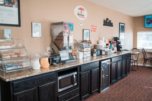 Super 8 by Wyndham Columbia SC / Ft. Jackson image 18