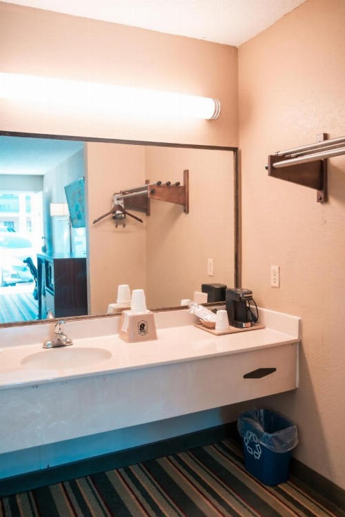 Super 8 by Wyndham Columbia SC / Ft. Jackson image 39
