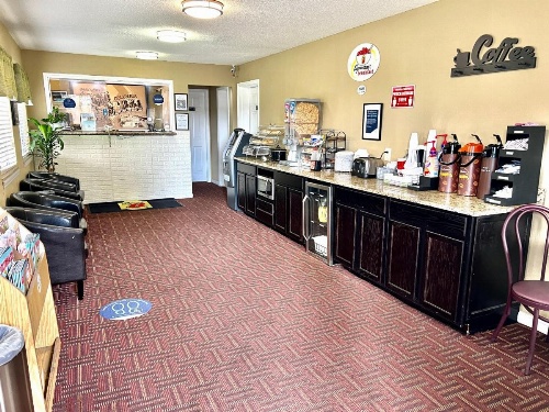 Super 8 by Wyndham Columbia SC / Ft. Jackson image 44